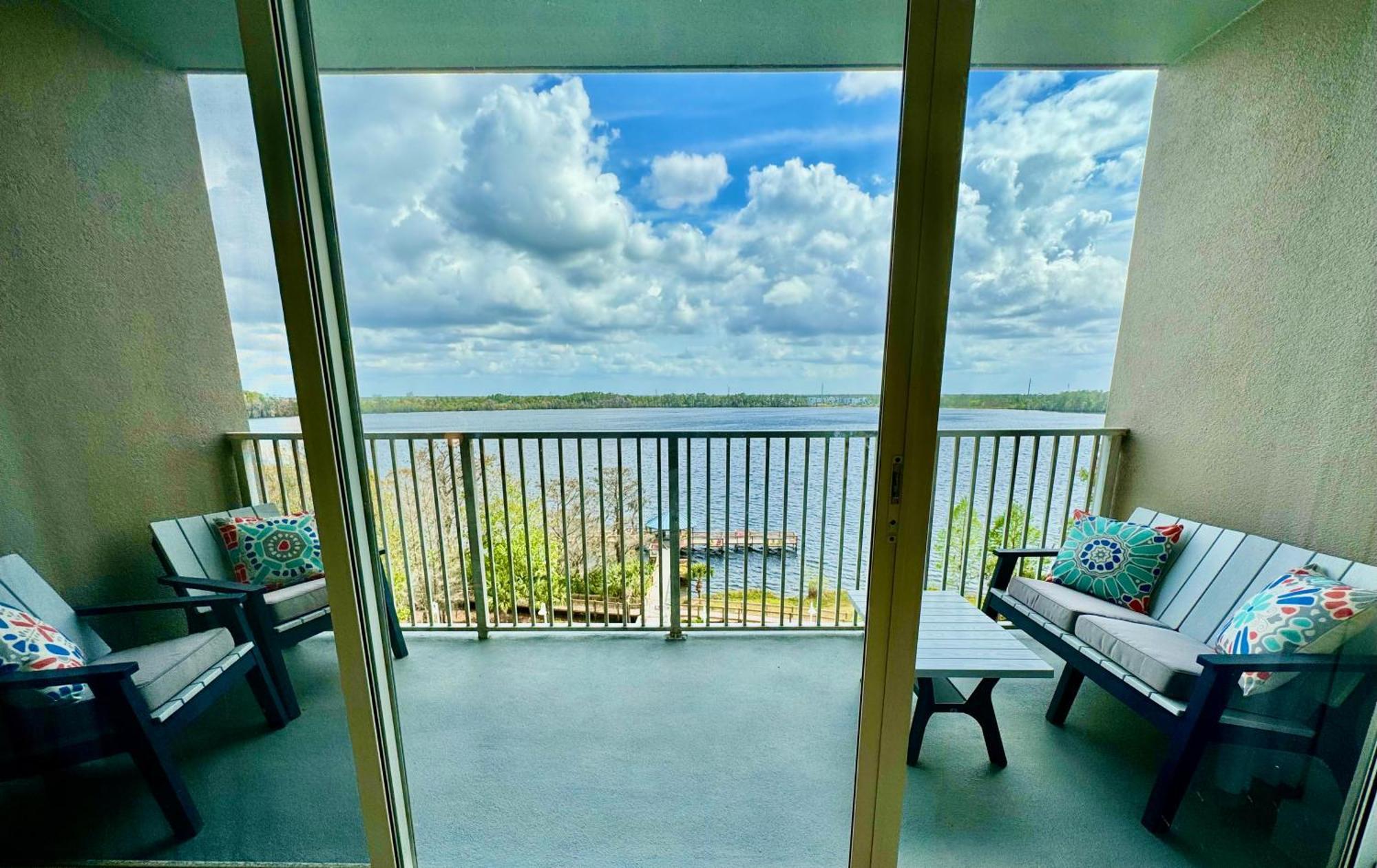 Balcony King - & Pool View Apartment *